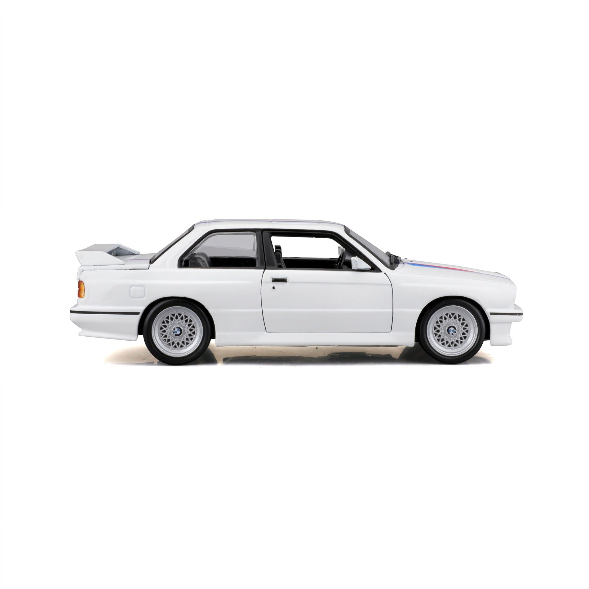 18-21100 WT - Bburago - 1:24 - BMW M3 (E30) 1988 - Bianca w/ stripe