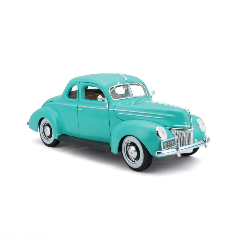 10-31180 GN - Bburago Maisto - 1:18 - 1939 Ford Deluxe Coupe - Green