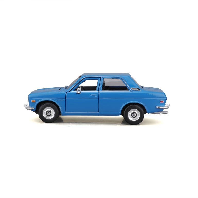 10-31518 BU - Bburago Maisto - 1:24 - 1971 Datsun 510 - Blu