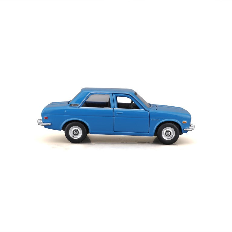 10-31518 BU - Bburago Maisto - 1:24 - 1971 Datsun 510 - Blu