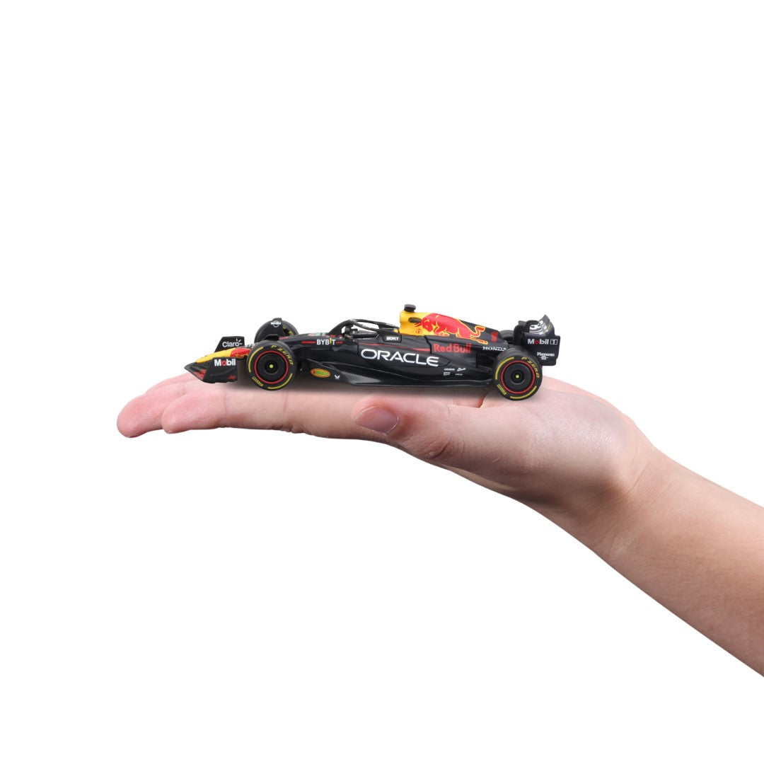 18-38082 Bburago Race - Red Bull Formula 1 RB19 (2023) #1 Verstappen
