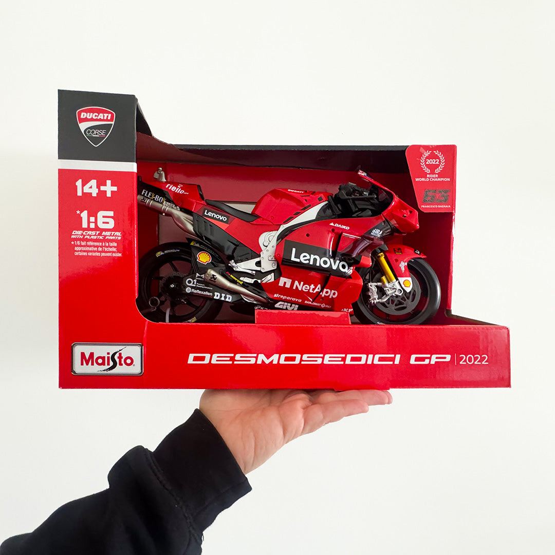 32229 Bburago Maisto - Ducati Desmosedici (GP 2022) #63 Bagnaia