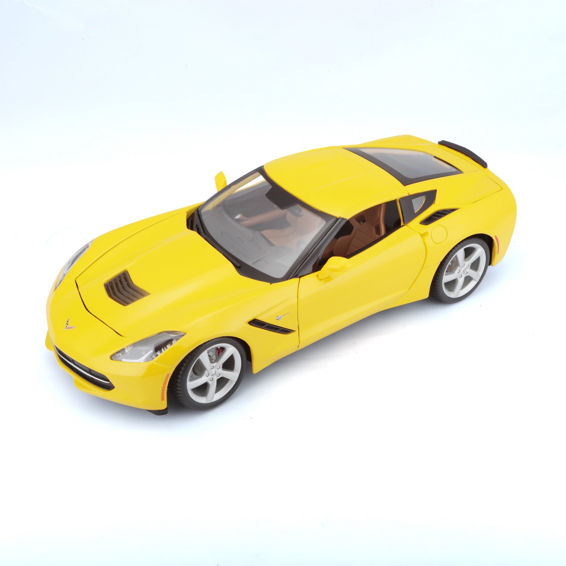 10-31182 Bburago Maisto  1:18 - 2014 Corvette Stingray Gialla