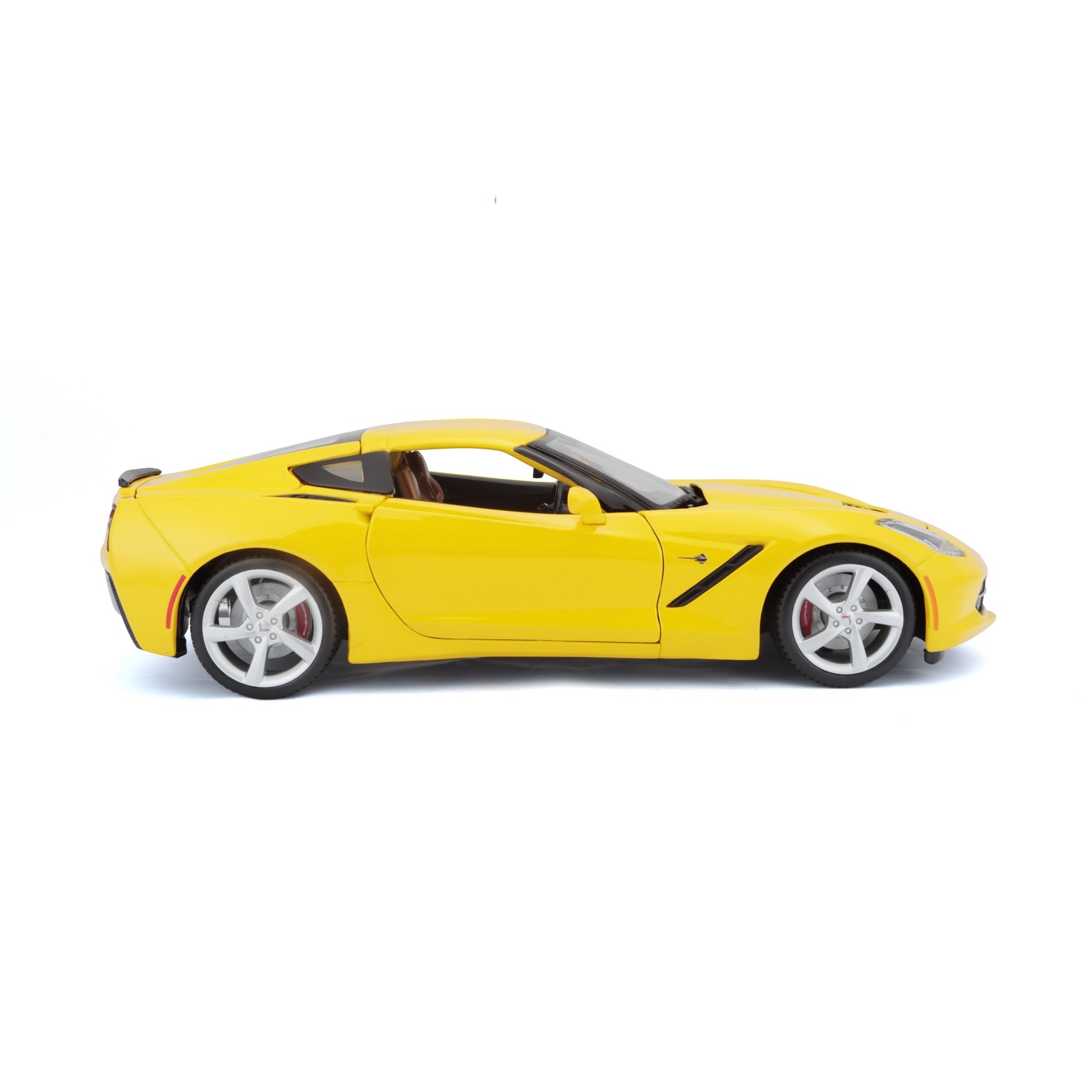 10-31182 Bburago Maisto  1:18 - 2014 Corvette Stingray Gialla