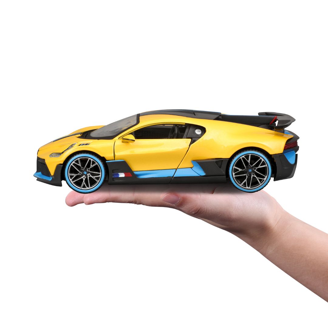 31526 Bburago Maisto - Bugatti Divo, gialla - Scala 1:24