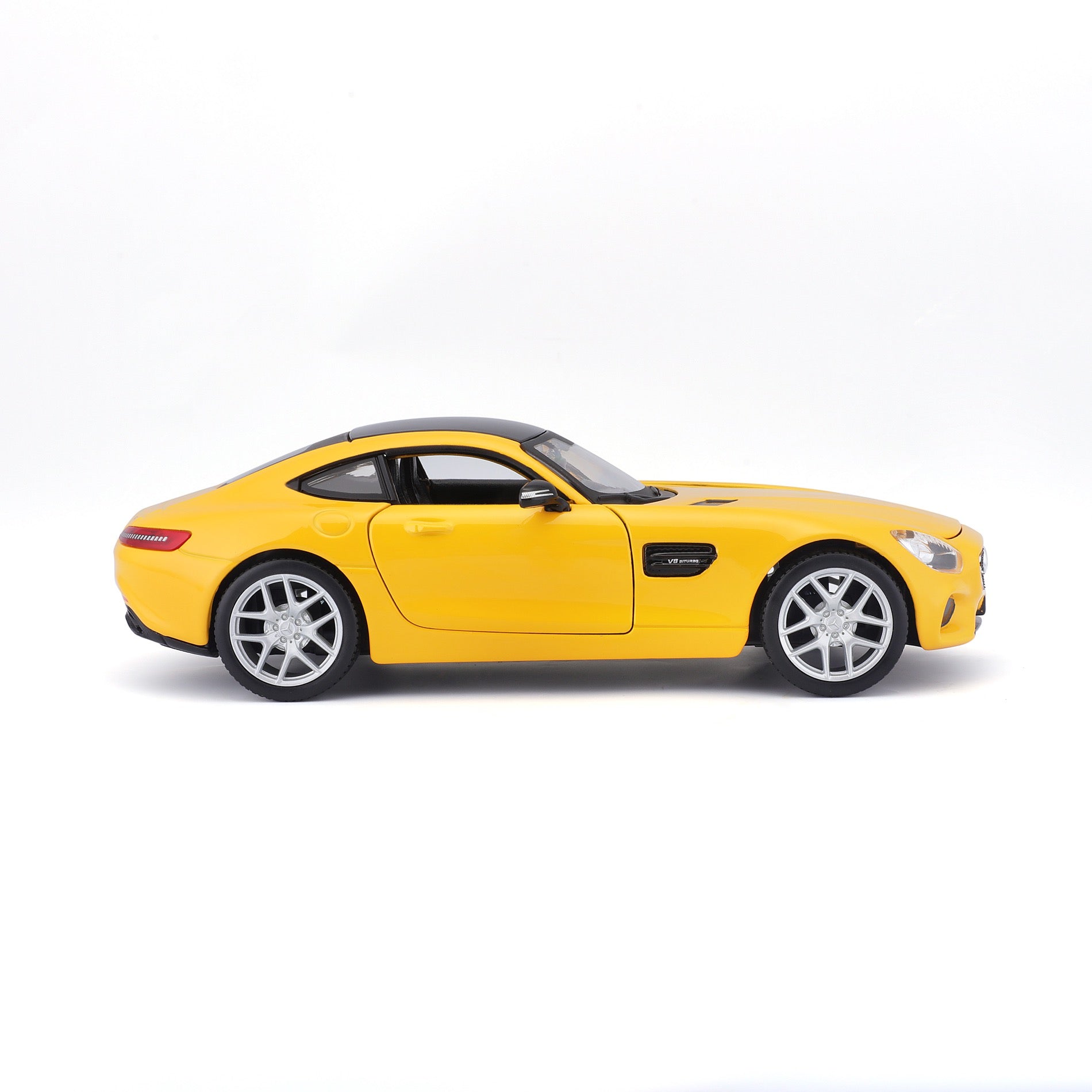 10-31134 BBurago - Maisto Mercedes-Benz AMG GT Gialla scala 1:24