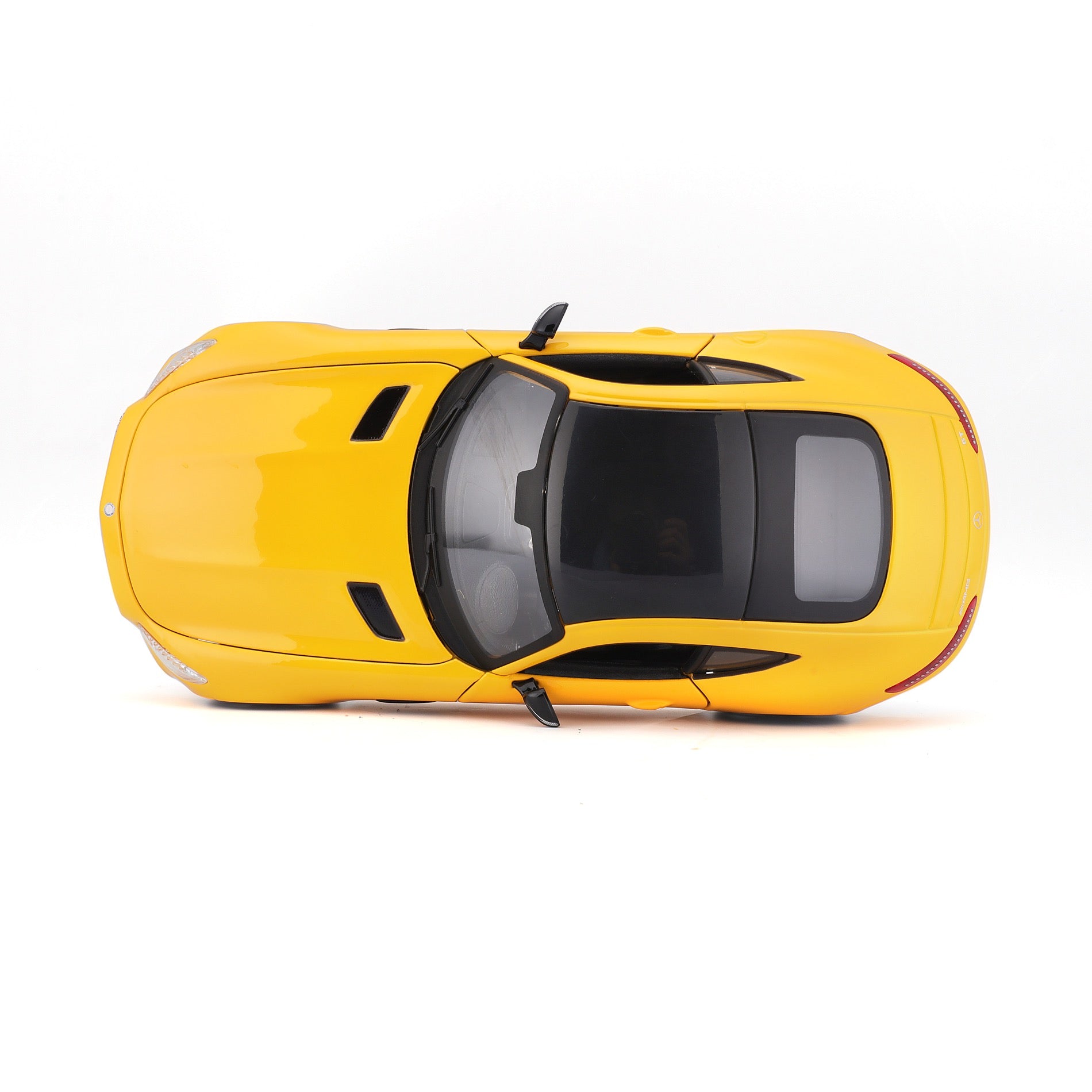 10-31134 BBurago - Maisto Mercedes-Benz AMG GT Gialla scala 1:24