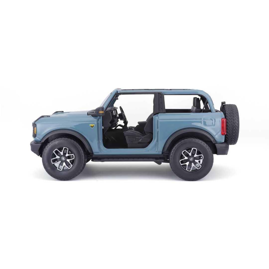 31457 BU Bburago Maisto - Ford Bronco Badlands 2021 (no door), blu