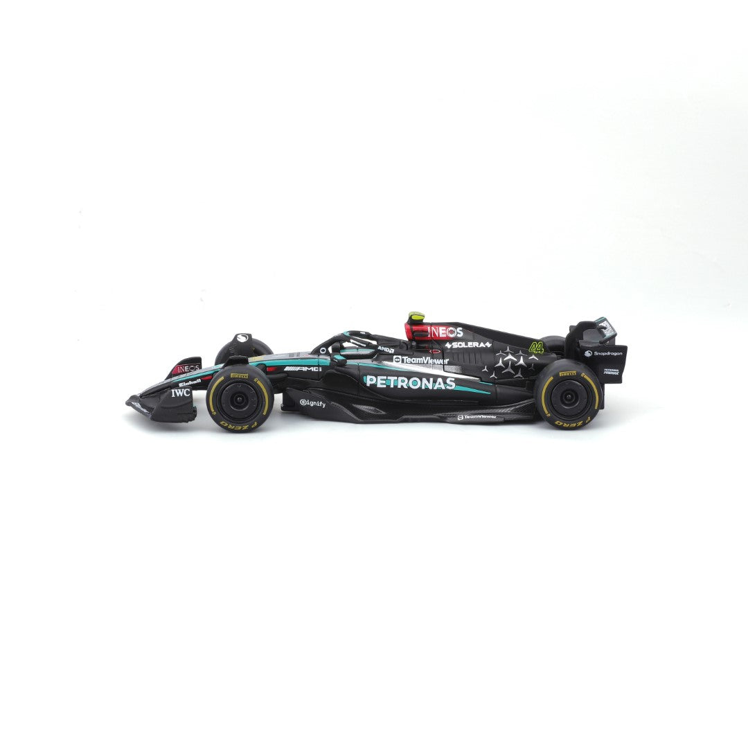 *18-38208H Bburago Race - Mercedes F1 W15 E-Performance #44 Hamilton