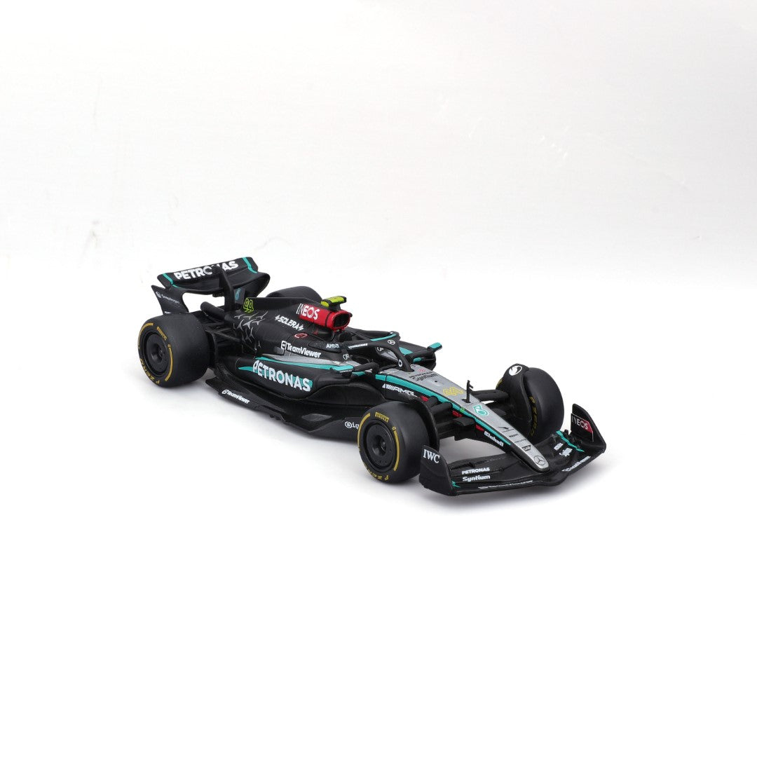 *18-38208H Bburago Race - Mercedes F1 W15 E-Performance #44 Hamilton