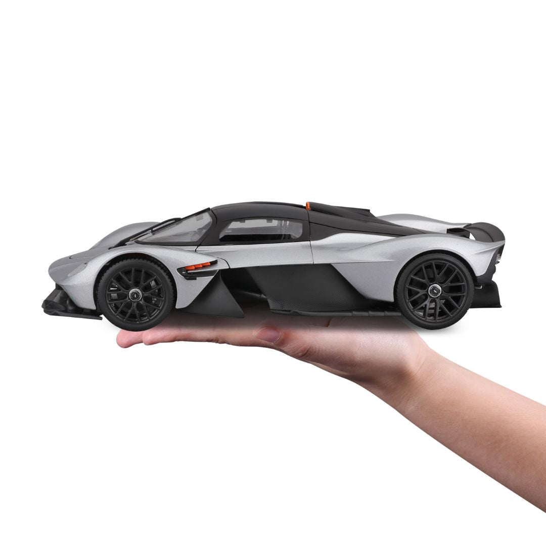 *31465 Bburago Maisto - Aston Martin Valkyrie (2022), verde o argento