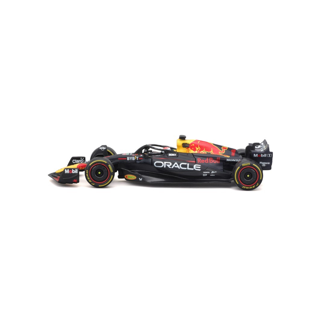 18-38083 Bburago Race - Red Bull Racing RB19 #1, con casco - 1:43