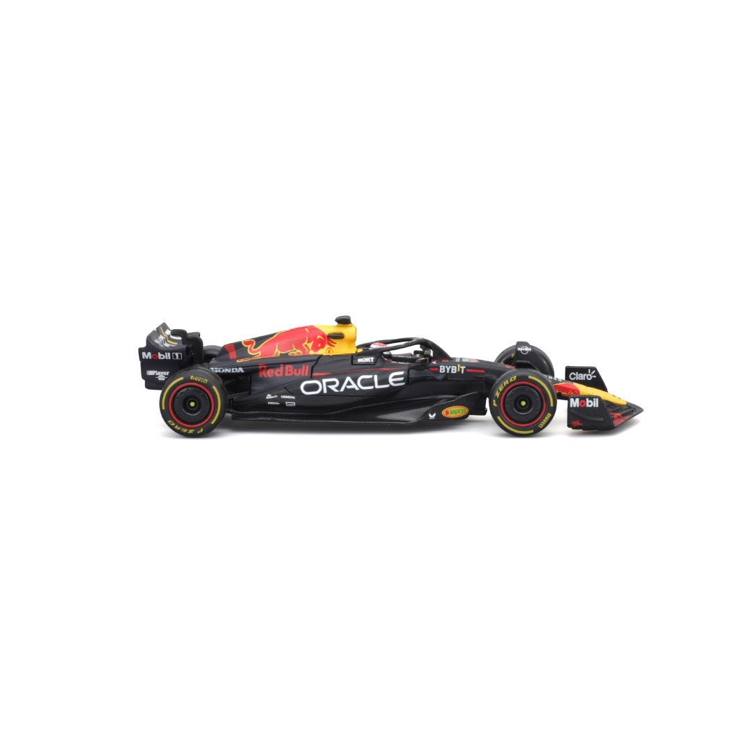 18-38083 Bburago Race - Red Bull Racing RB19 #1, con casco - 1:43