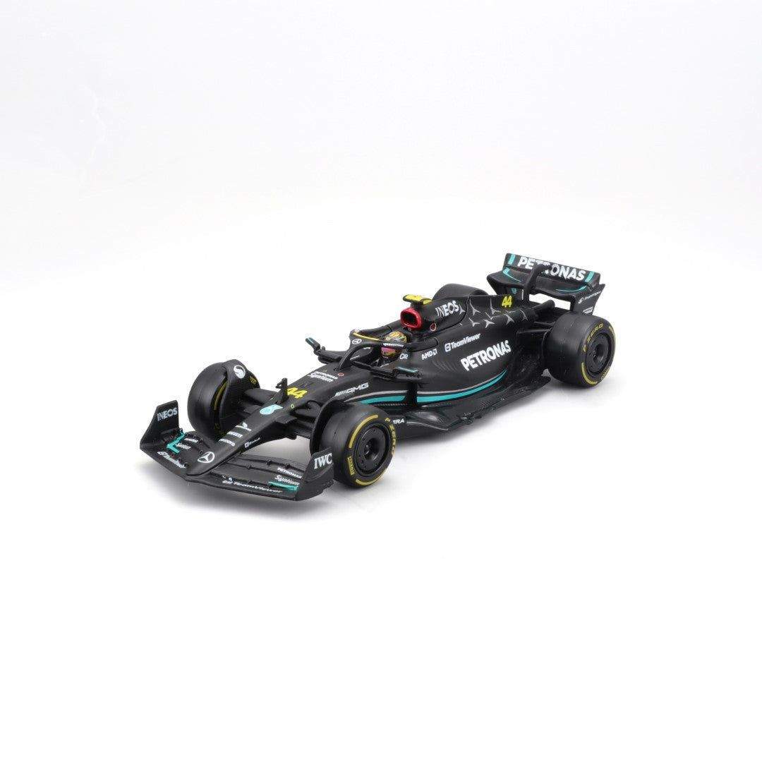 18-38081 Bburago Race - Mercedes AMG F1 W14 E Performance #44, con casco - 1:43