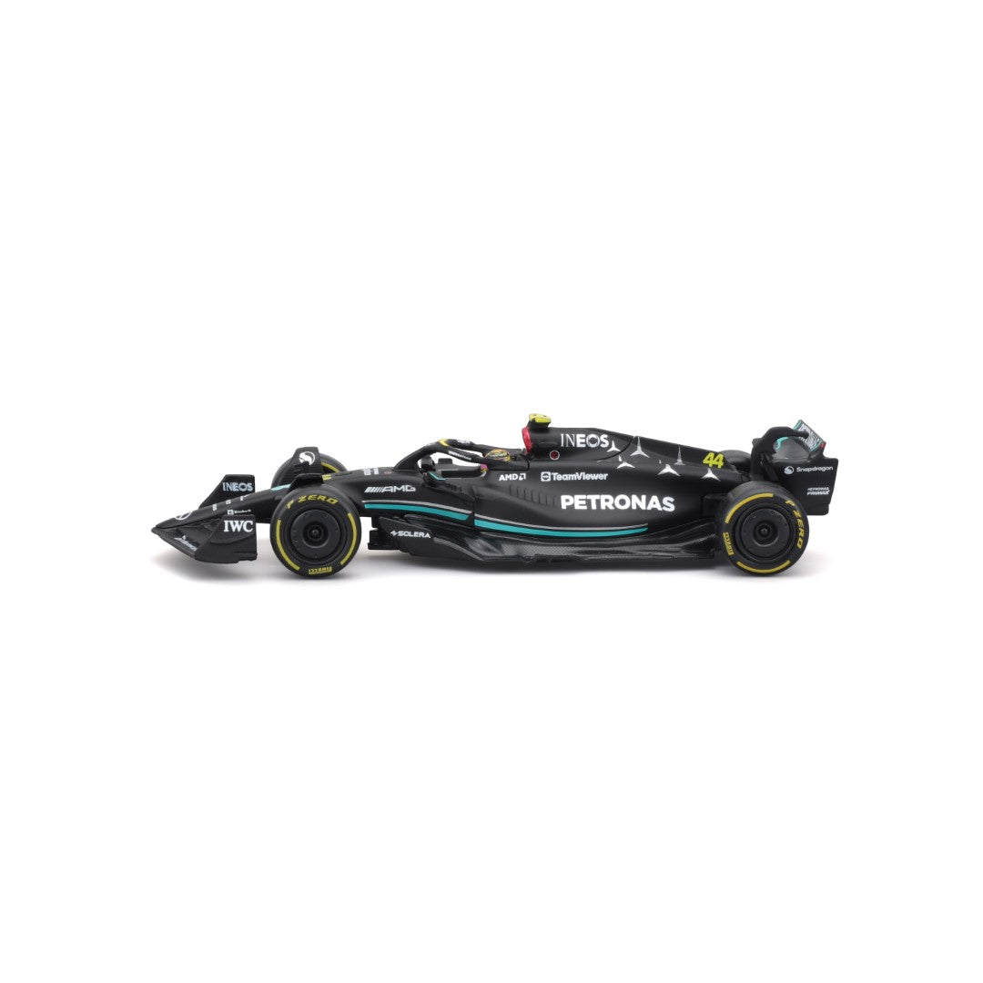 18-38081 Bburago Race - Mercedes AMG F1 W14 E Performance #44, con casco - 1:43