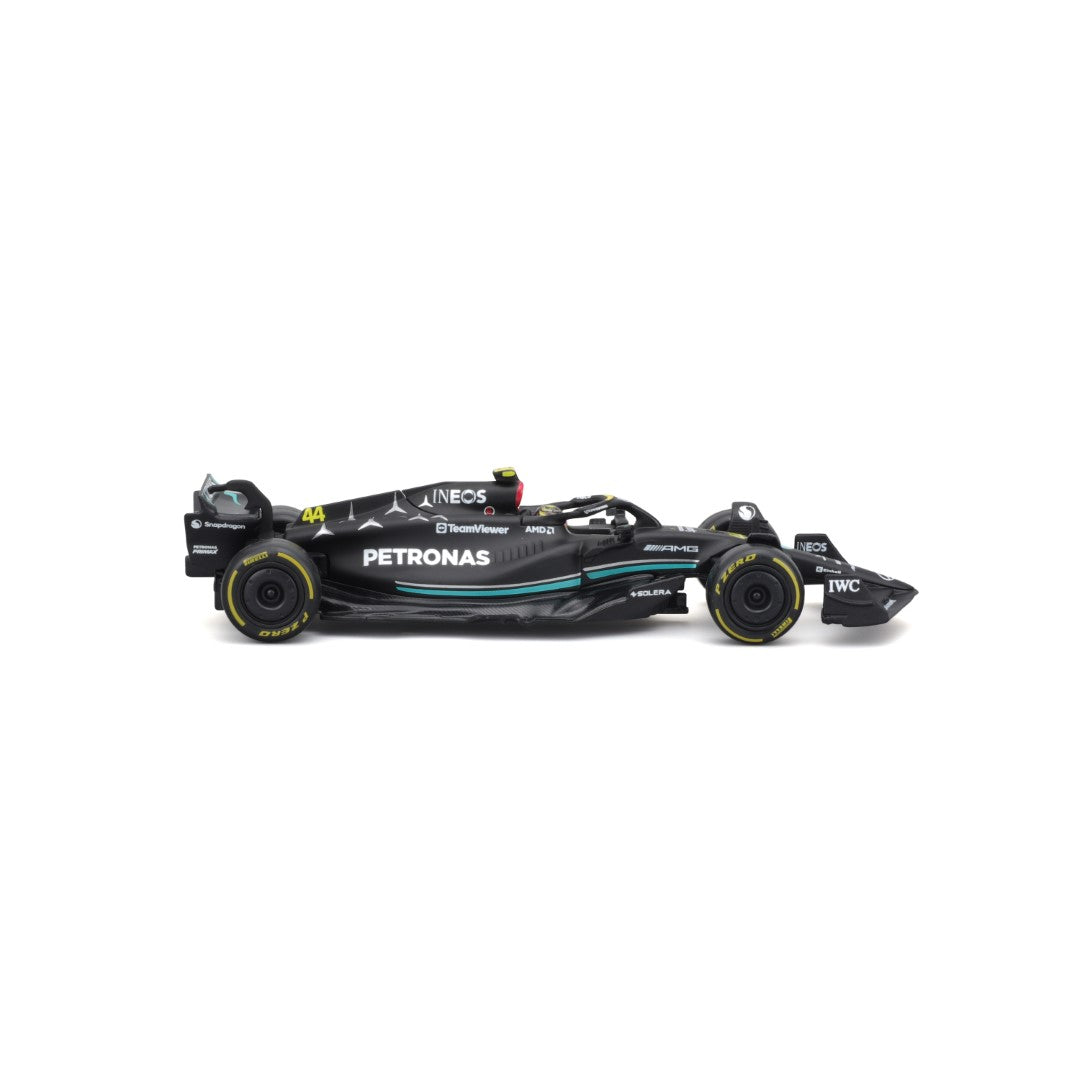 18-38081 Bburago Race - Mercedes AMG F1 W14 E Performance #44, con casco - 1:43