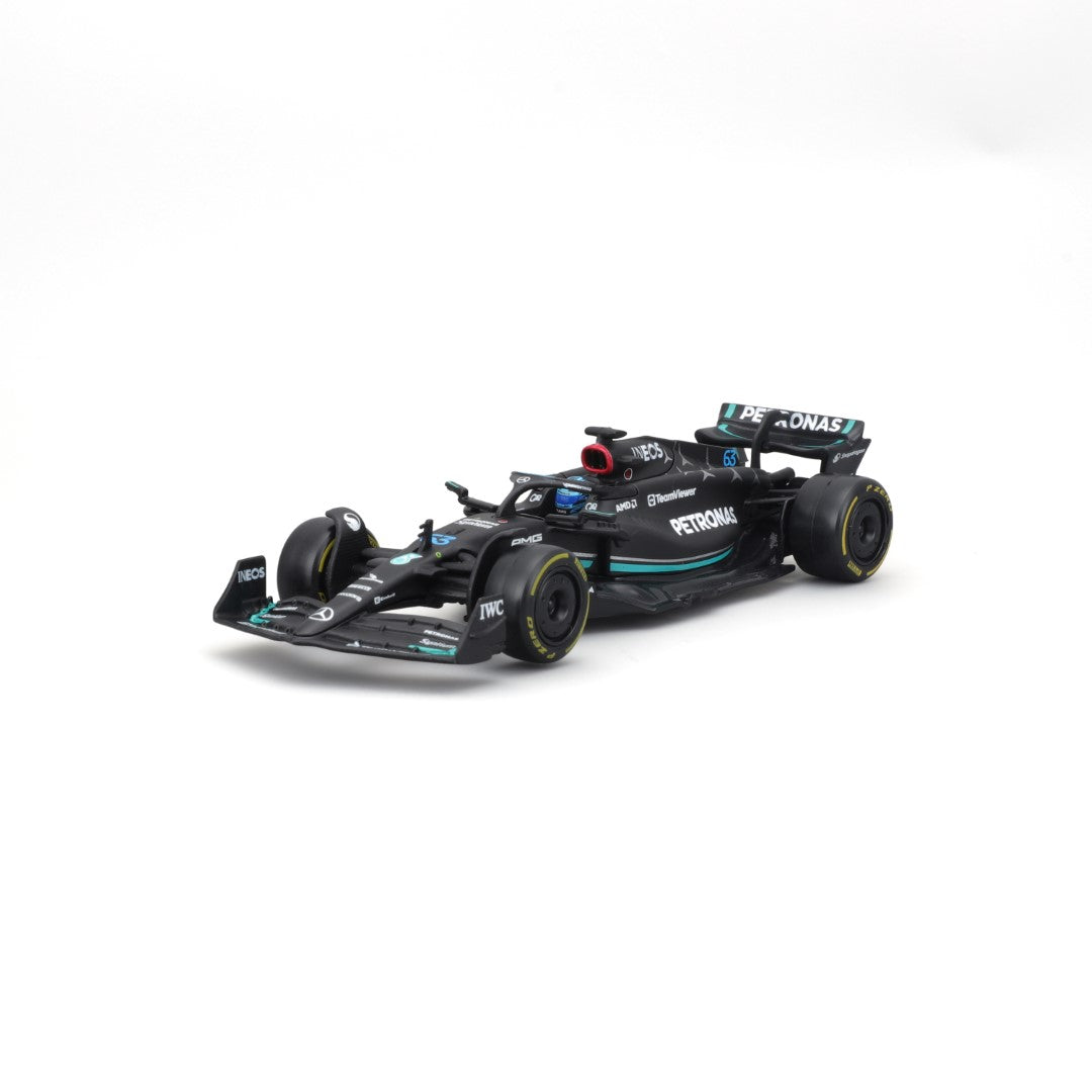 18-38081 Bburago Race - Mercedes AMG F1 W14 E Performance #63, con casco - 1:43