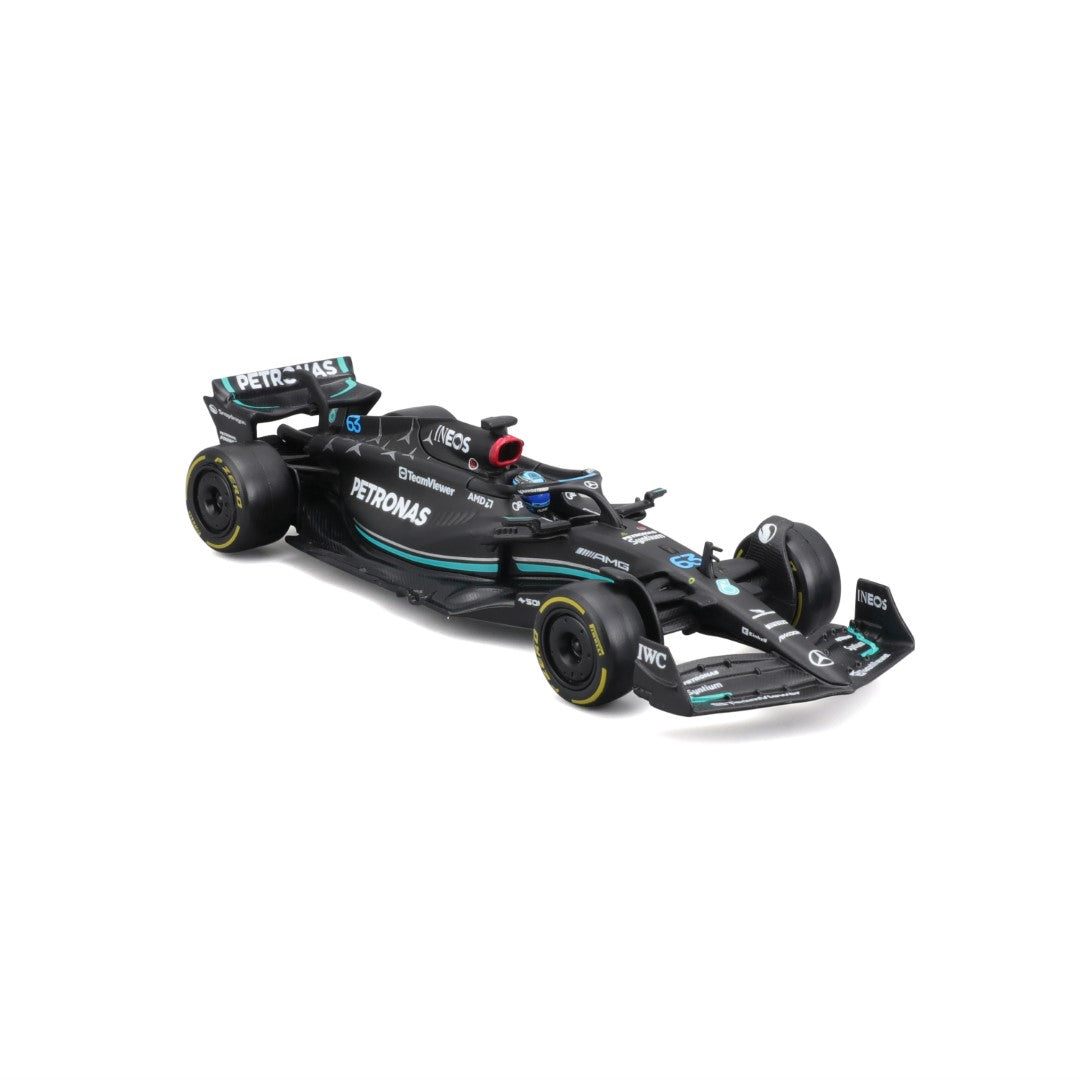 18-38081 Bburago Race - Mercedes AMG F1 W14 E Performance #63, con casco - 1:43