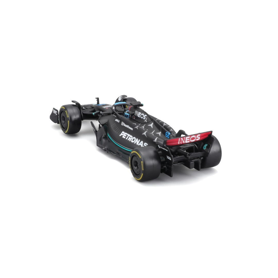 18-38081 Bburago Race - Mercedes AMG F1 W14 E Performance #63, con casco - 1:43