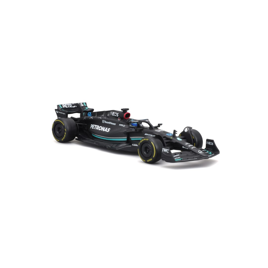 18-38081 Bburago Race - Mercedes AMG F1 W14 E Performance #63, con casco - 1:43