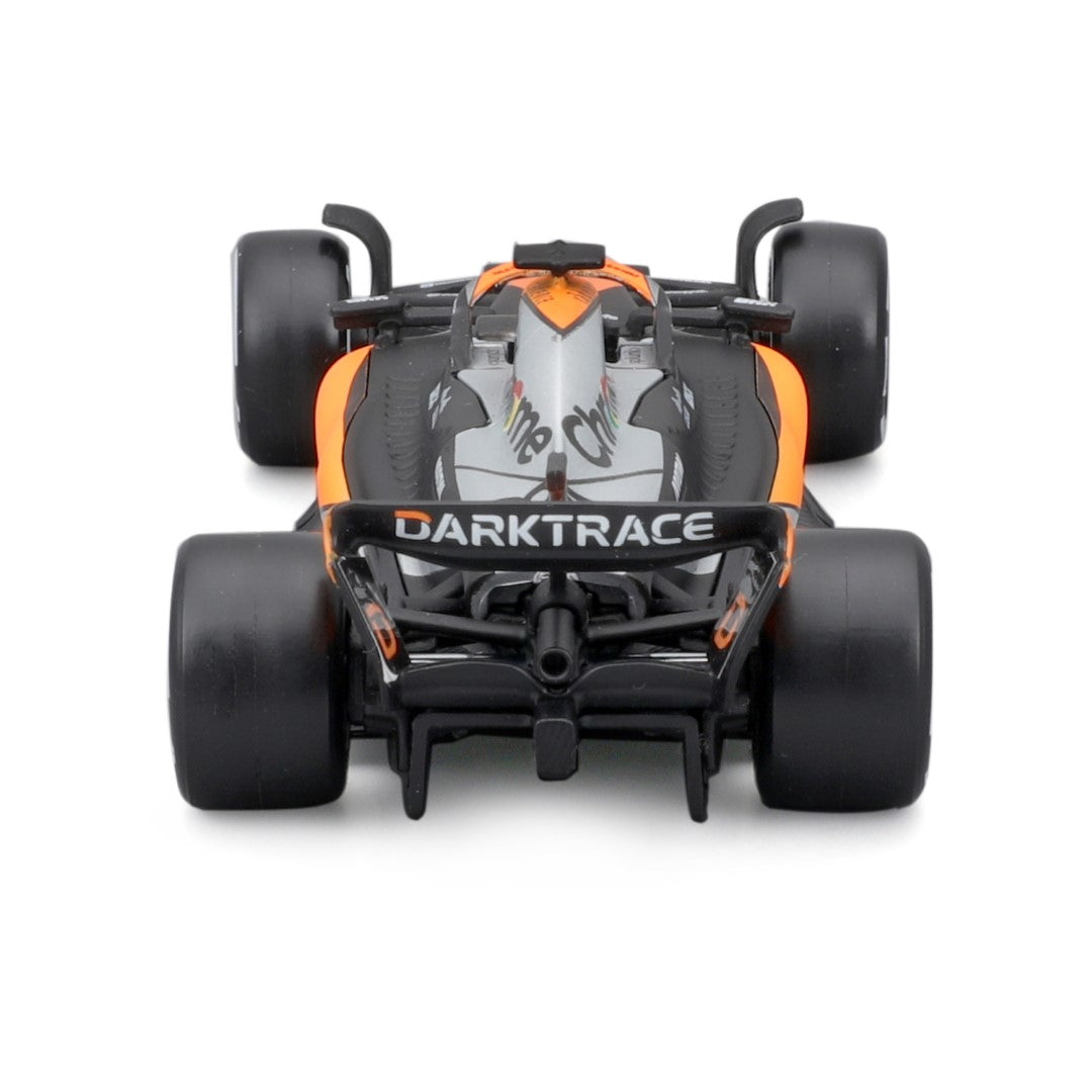 18-38088 Bburago Race - McLaren F1 Team MCL60 #81, con casco - Scala 1:43