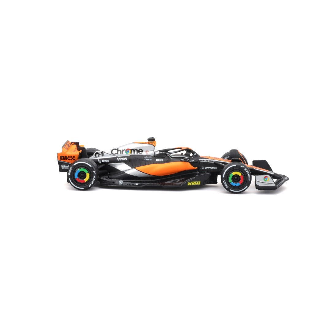 18-38088 Bburago Race - McLaren F1 Team MCL60 #81, con casco - Scala 1:43