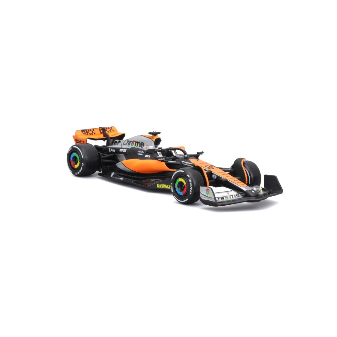 18-38088 Bburago Race - McLaren F1 Team MCL60 #81, con casco - Scala 1:43