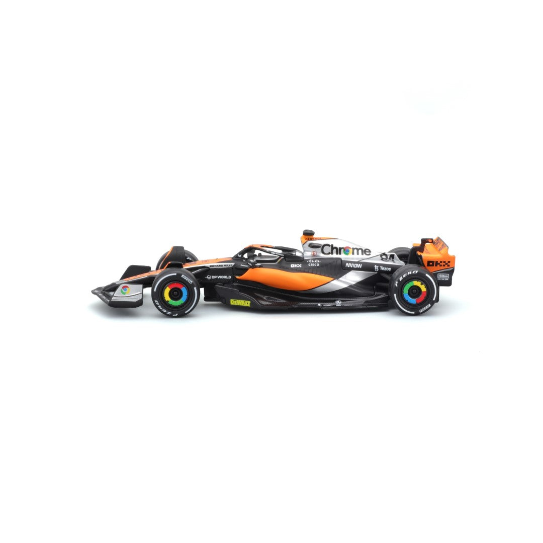 18-38088 Bburago Race - McLaren F1 Team MCL60 #81, con casco - Scala 1:43