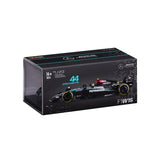 18-38209H Bburago - Mercedes-AMG F1 W15 E Performante #44, con casco - 1:43