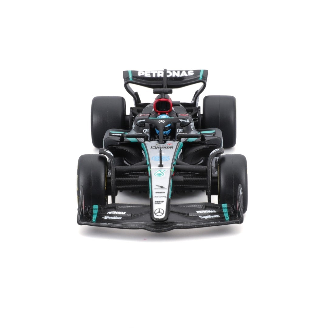 18-38209R Bburago - Mercedes-AMG F1 W15 E Performante #63, con casco - 1:43