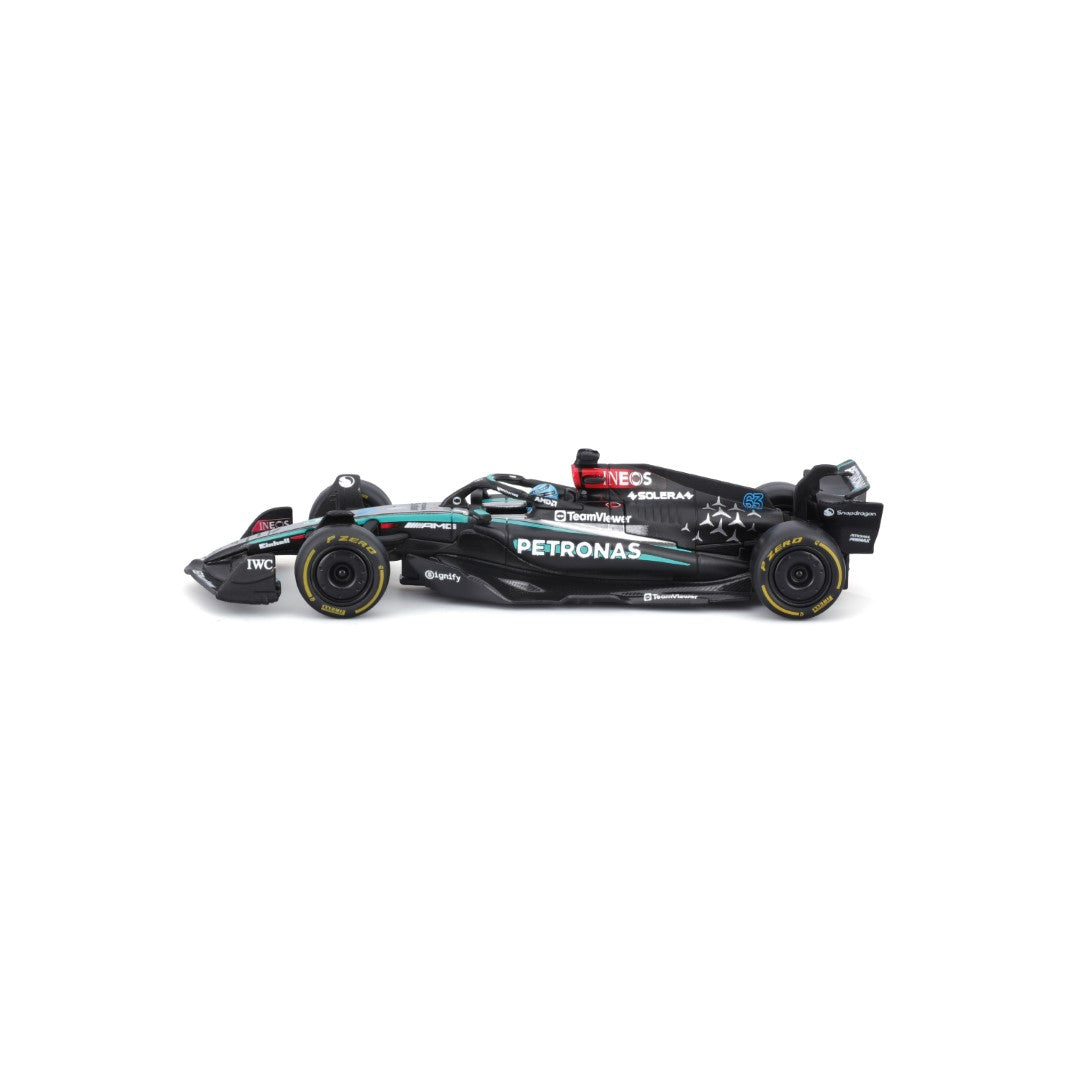 18-38209R Bburago - Mercedes-AMG F1 W15 E Performante #63, con casco - 1:43