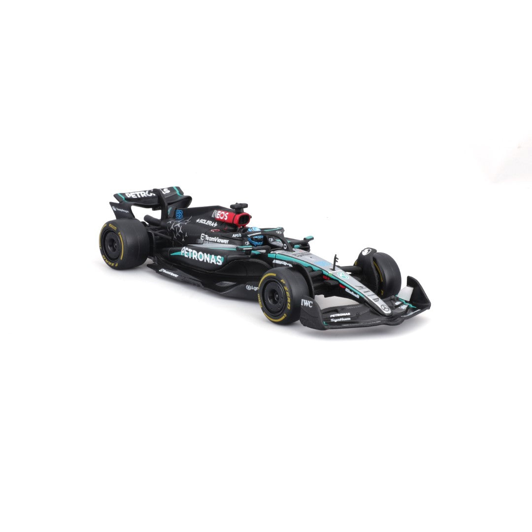 18-38209R Bburago - Mercedes-AMG F1 W15 E Performante #63, con casco - 1:43