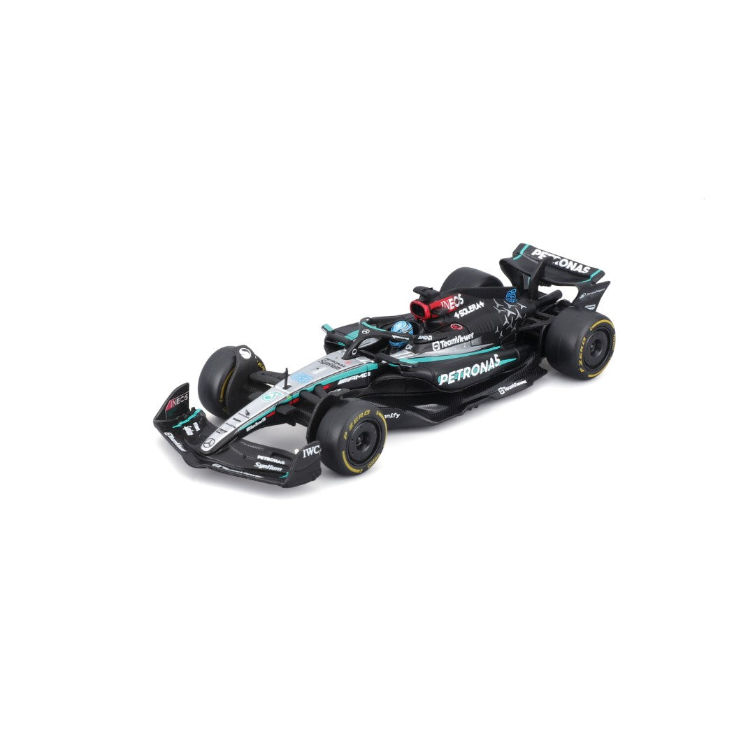 18-38209R Bburago - Mercedes-AMG F1 W15 E Performante #63, con casco - 1:43